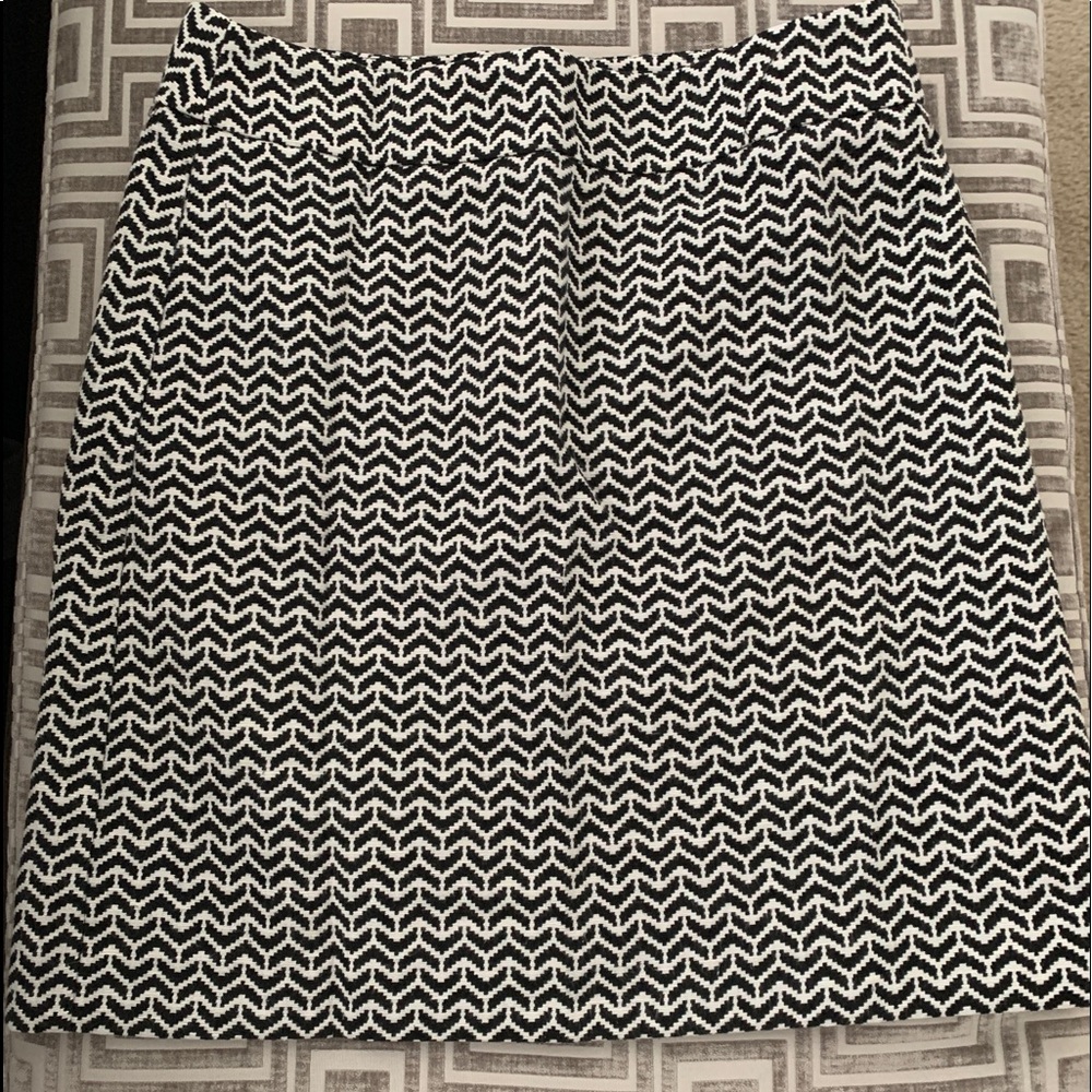 LOFT Skirt 🖤 🤍